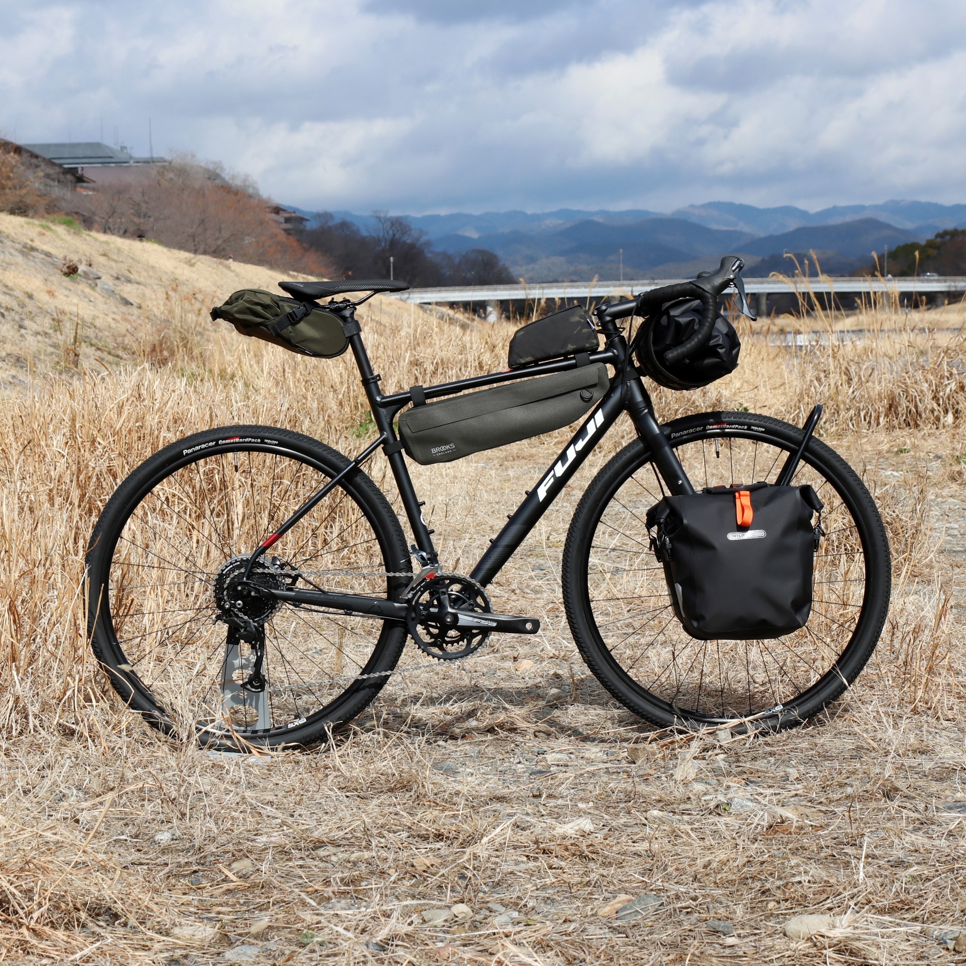 BLOG その名も「砂利」、王道グラベルロード【 FUJI / フジ 】JARI 1.7