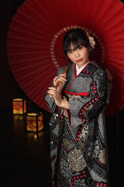 振袖セット 総絞り 赤に黒 黒の総絞りに差し色は赤！