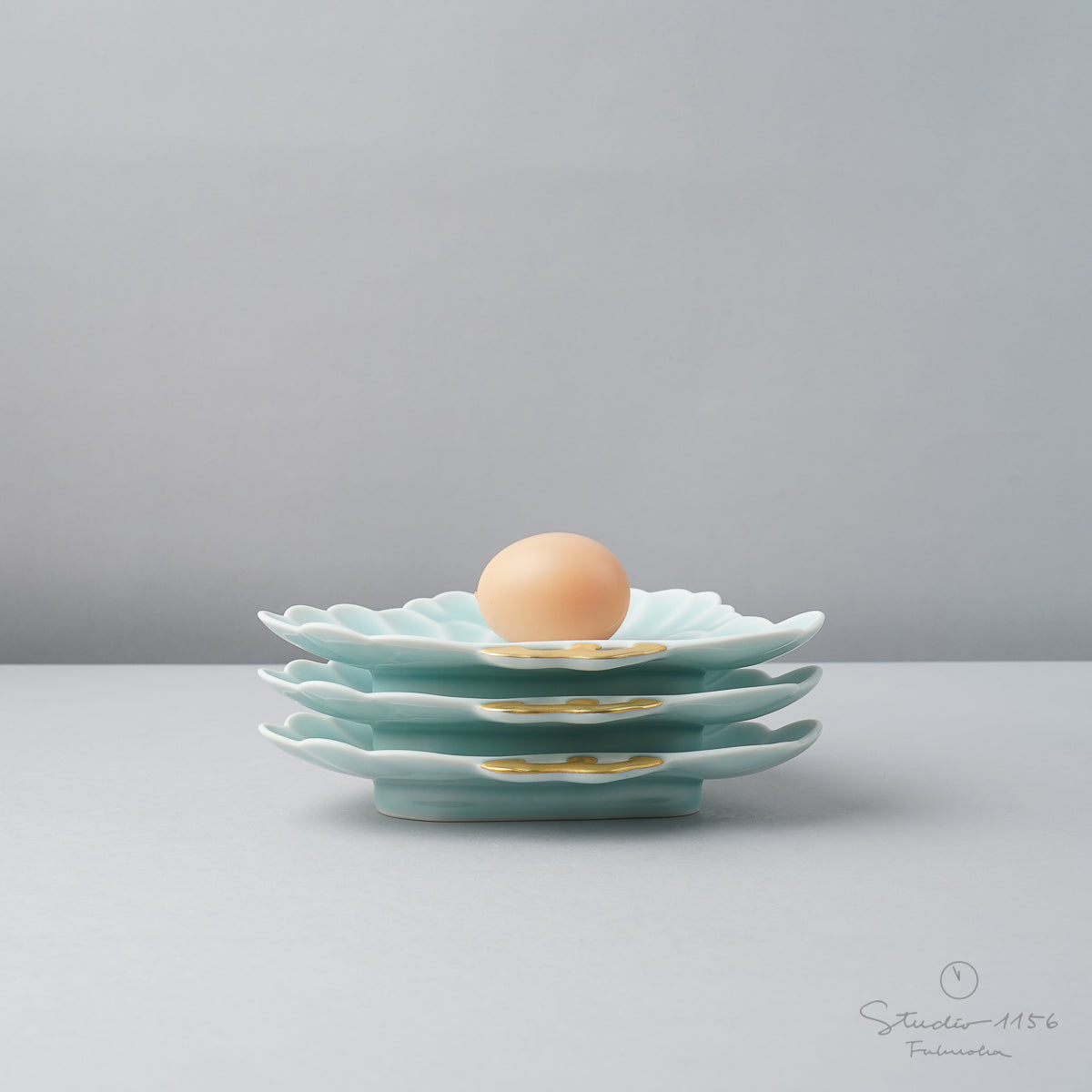 伊万里焼 モイスト 金彩 三階松皿 19.5cm 畑萬陶苑の通販｜Studio1156