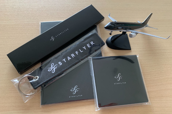 スターフライヤー、就航15周年記念グッズセット&フライトタグ発売