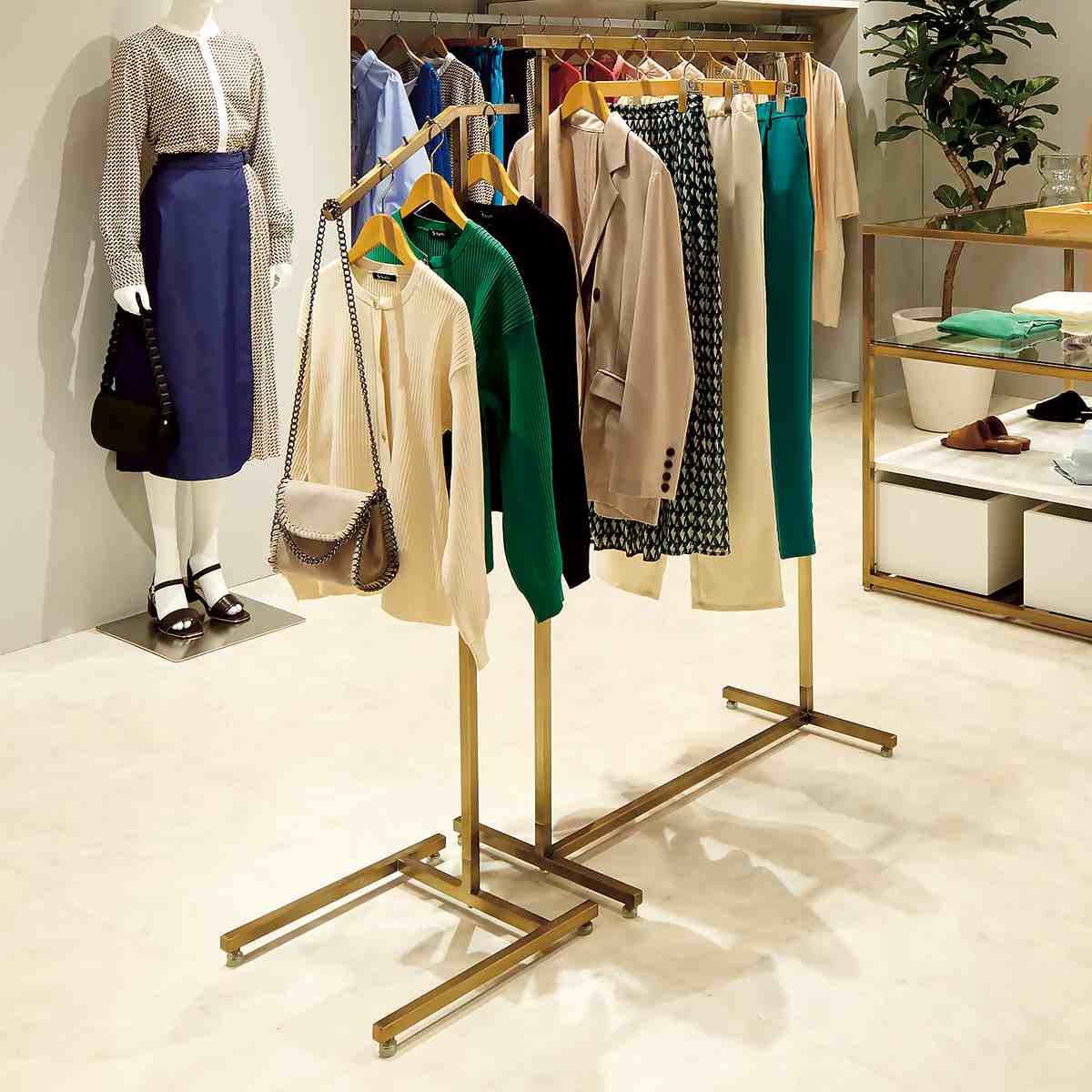 アンティークゴールドハンガーラック 角パイプ〔ストエキオリジナル