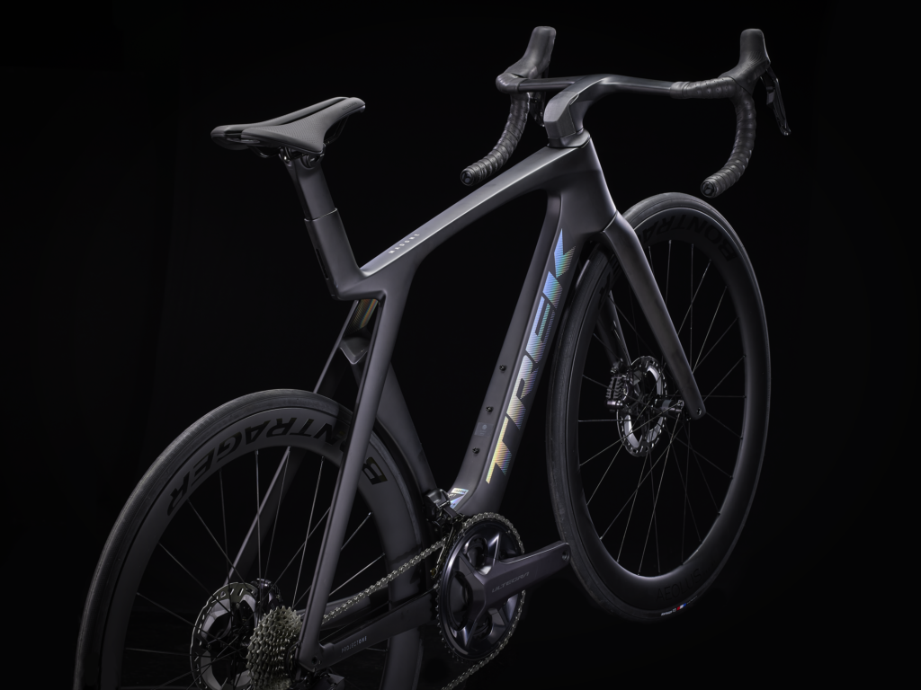 TREK MADONE SLR Gen7」登場！先代比300gの軽量化＆19wの節約を実現