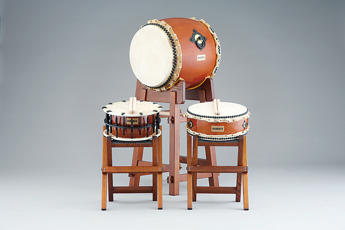 和太鼓 平太鼓 32cm 和楽器 上鳴 日本製 くりぬき 本革 1尺5分 和太鼓