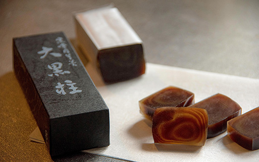 タモ斑杢材 黒漆染め 木目沈金 ミニ食蘢工芸会正会員の