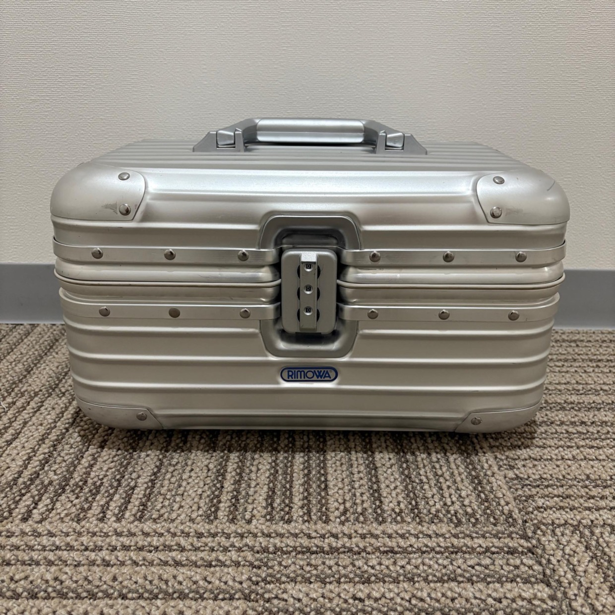 リモワ トパーズ ビューティーケース 中古商品 928.38 17リットル