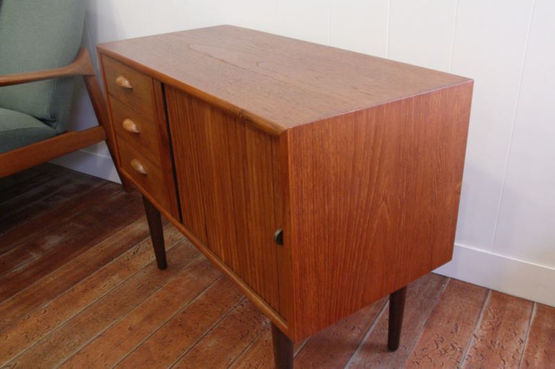 北欧家具ビンテージ デンマーク製 チークミニキャビネット