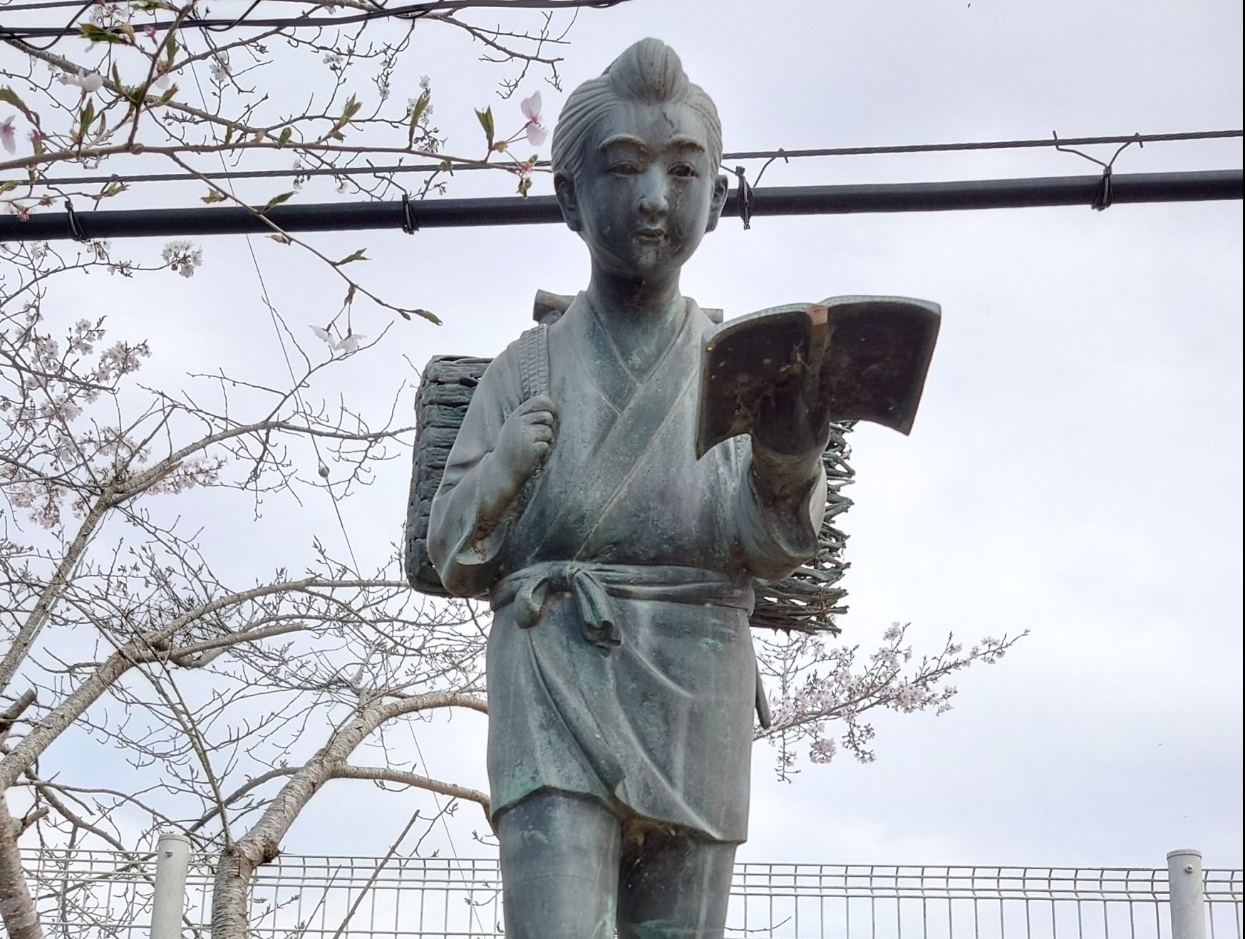 閉校した小学校に設置されていた二宮金次郎像を販売へ 最低売却価格は1