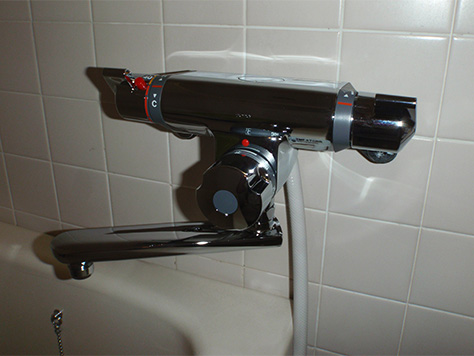 TOTO 浴室シャワー水栓(壁付きタイプ) 定量止水機能付きファミリーシリーズ