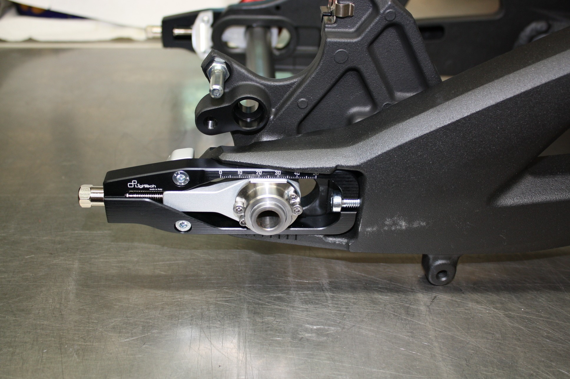 Quick change rear wheel kit