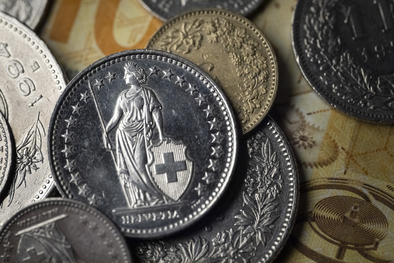 最後の「信頼できる」逃避通貨スイスフラン 対ドルで11年ぶり高値