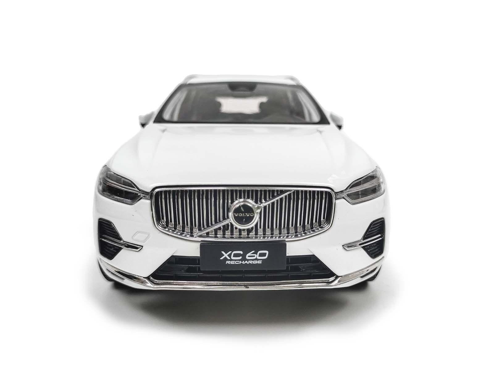 ボルボ特注 1⁄18 ボルボ VOLVO XC60 2022 ホワイト J01-5-008 ボルボ