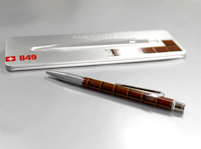 チョコレート柄がかわいいボールペン。実は超高機能で書き心地が良い