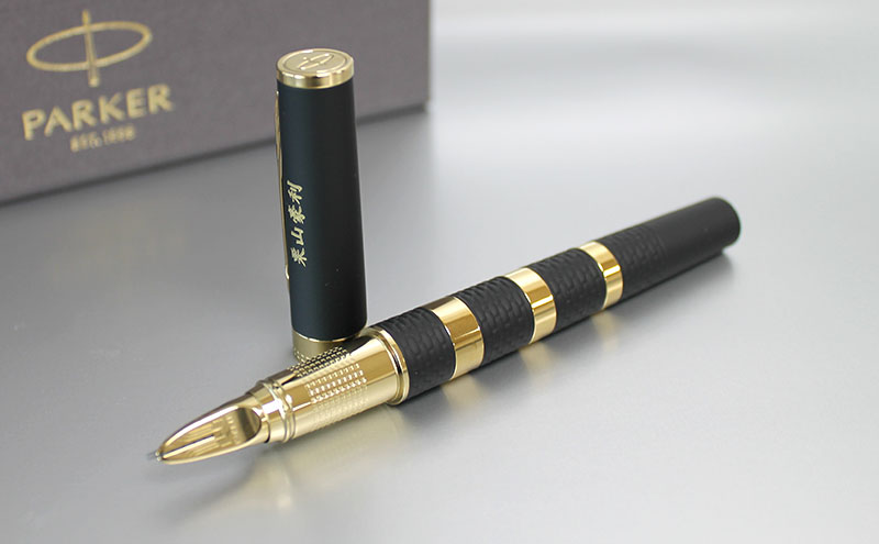 PARKER パーカー ゴールド 万年筆 彫刻デザイン 木箱付き PARKER