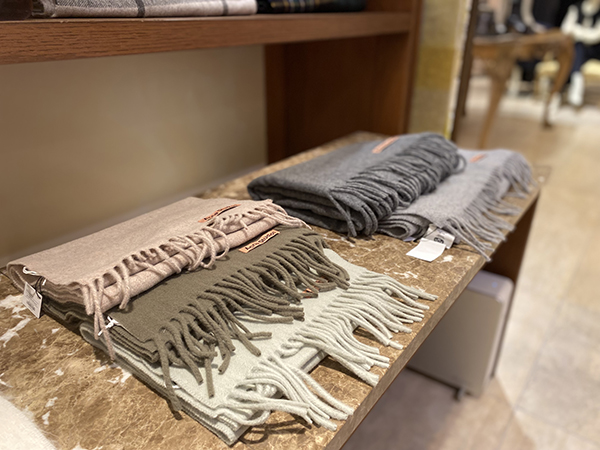 福山店にAcne Studios(アクネストゥディオズ)の大人気マフラーが待望の