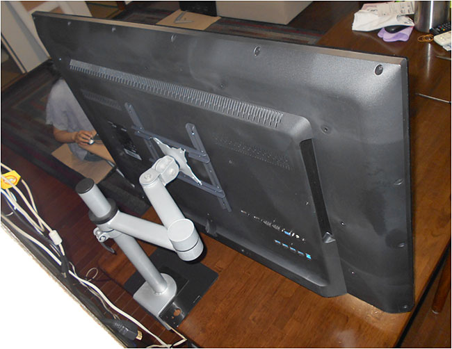 VESAマウントでモニタアームを取り付ける【DELLユーザーのパソコン購入術】