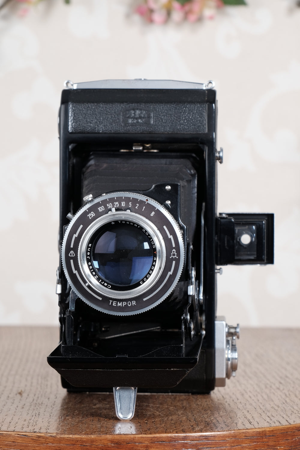 Near mint! 1956 Zeiss Ikon 6x9 camera, coated Carl Zeiss Tessar