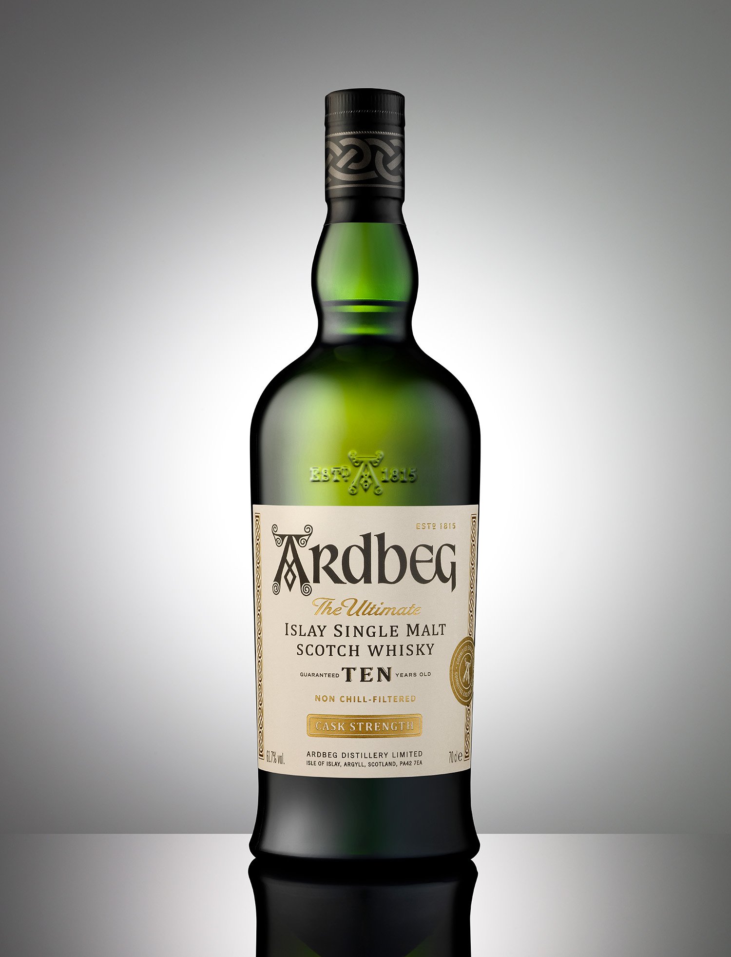 アードベッグ史上最高度数の61.7%、ファン待望の樽出し原酒「カスク