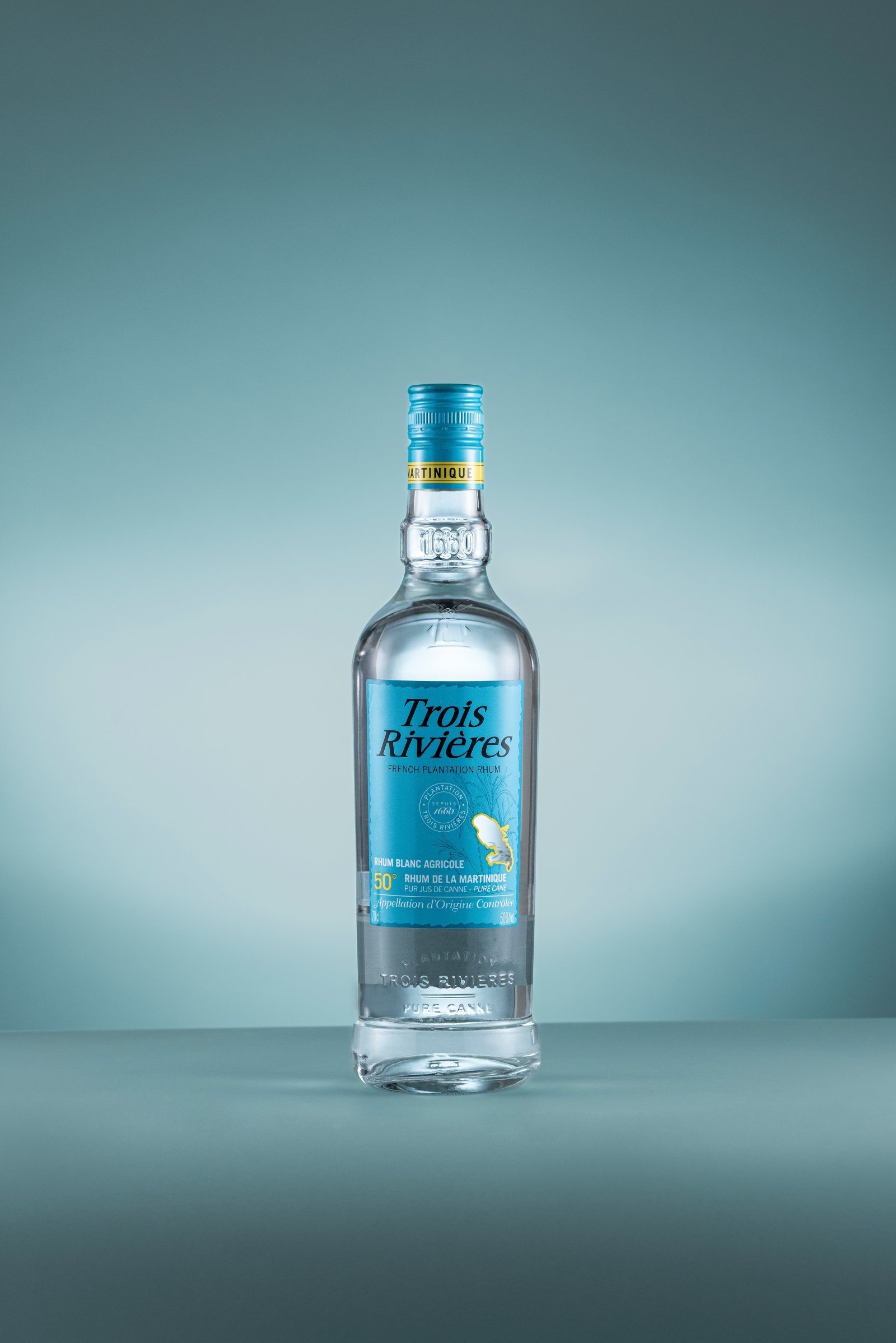 炭酸水で割ってゆるく酔いたい、甘い香りが立ちのぼる南国のラム【プロ