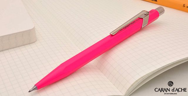 CARAN D'ACHE カランダッシュ ペンシル 0.7mm849クラシックライン 蛍光