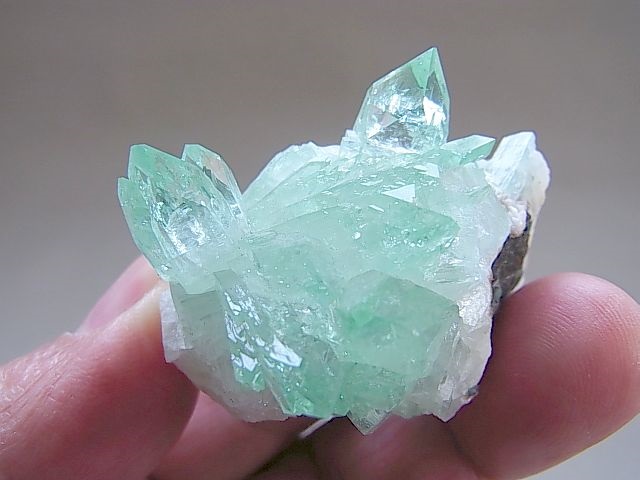 グリーンアポフィライト 原石 約130g 魚眼石 アポフィライト スティル