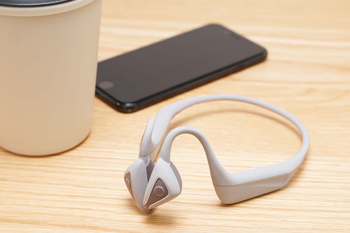 世界初“軟骨伝導サウンド”の実力は？オーディオテクニカ「ATH-CC500BT