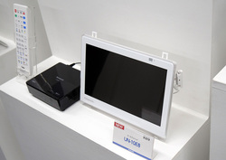 パナソニック、防水対応の “プライベートビエラ” 。15インチと10インチ