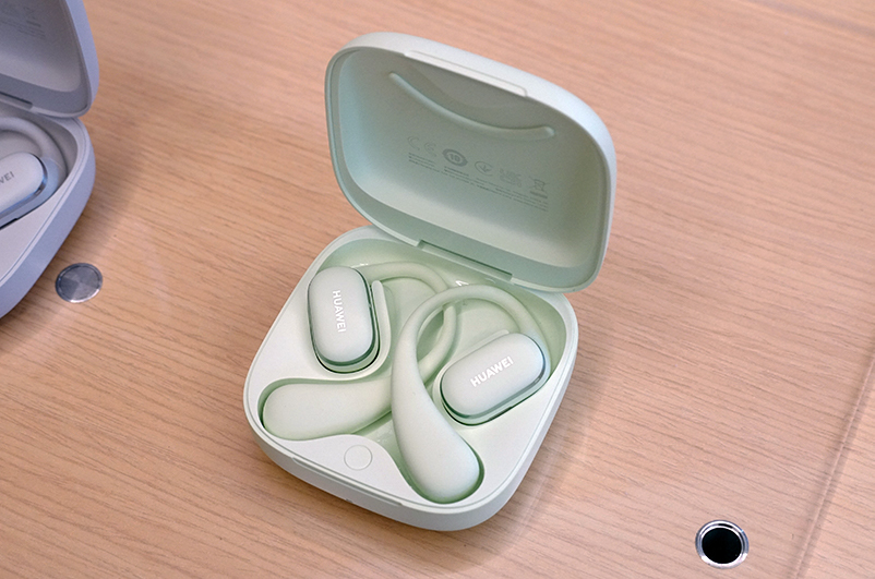 ファーウェイ、耳掛け式のオープンイヤー型イヤホン「HUAWEI FreeArc
