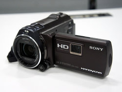 ソニー、内蔵プロジェクターを強化した「PJ800」などハンディカム4機種