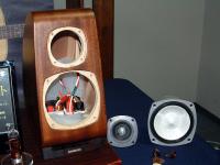 オンキヨー、ギターと同じ製法のスピーカーを発売 － 高峰楽器と