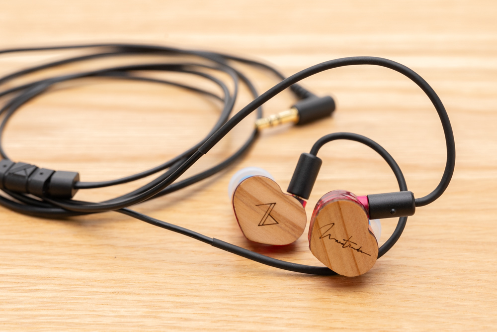 Maestraudio「MA910SR DC」は “弦楽器もいいが声もいい”。天然杉が