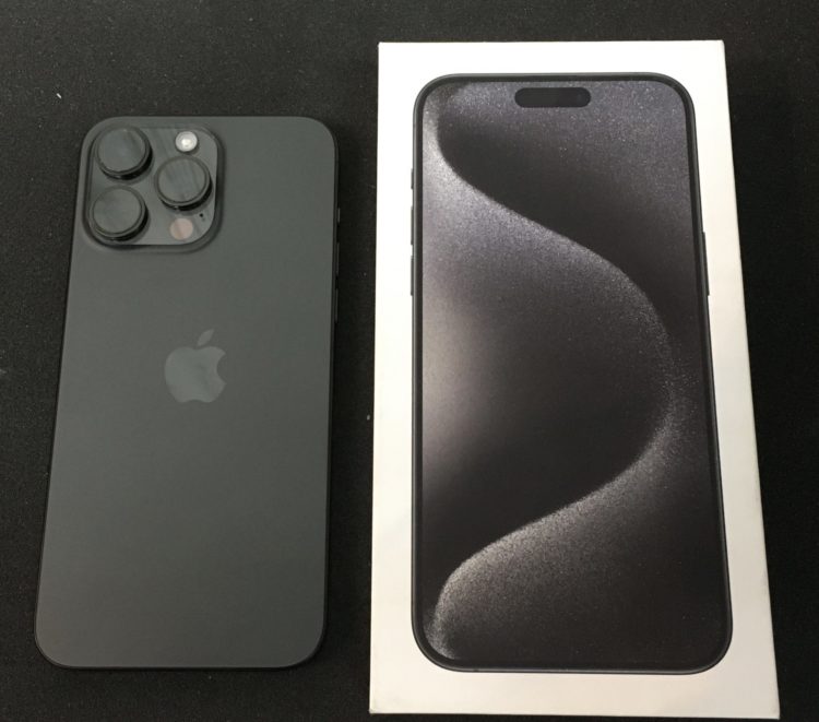 iPhone 15 Pro Max ブラックチタニウム 256 GB
