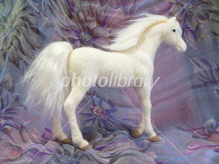 羊毛フェルトの白馬 写真素材 [2838764] - フォトライブラリー