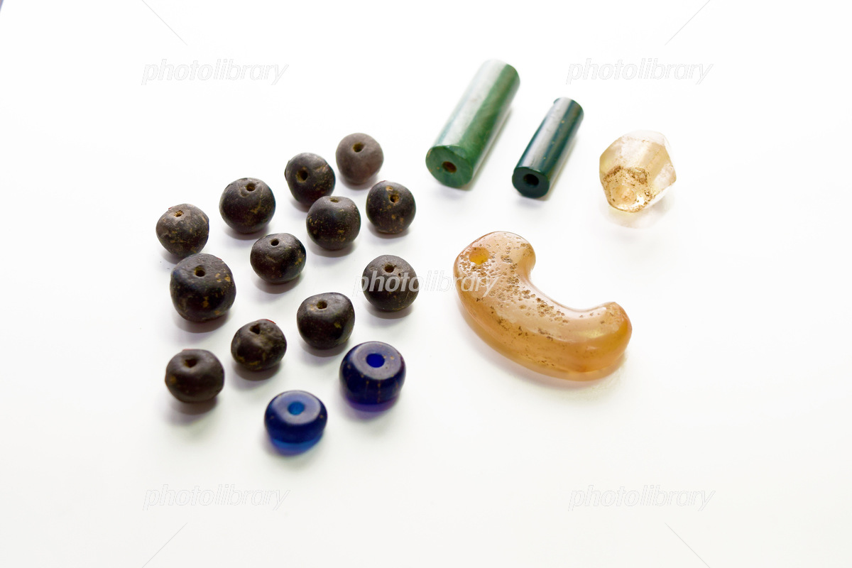 古墳時代の装身具 アクセサリー 勾玉 管玉 切子玉 ガラス玉 写真素材