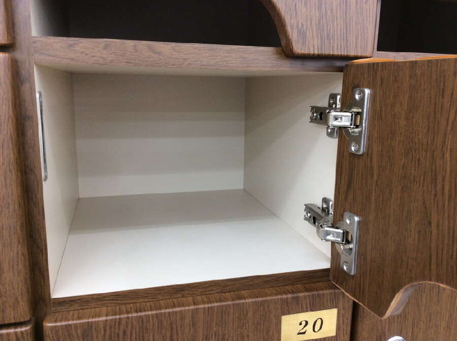 珍しい！？昭和の銭湯で見かけたような鍵付き下駄箱？珍品家具入荷しま