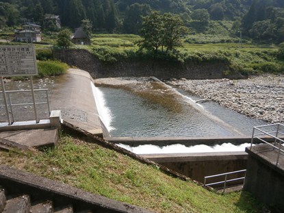 にいがた水利施設百選「江戸天明の昔から中里の段丘潤す用水施設