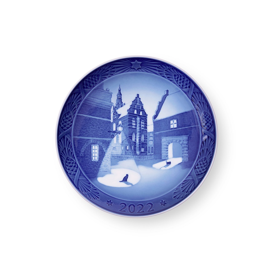 お城のクリスマスイブを描いた「イヤープレート 2022」|ロイヤル