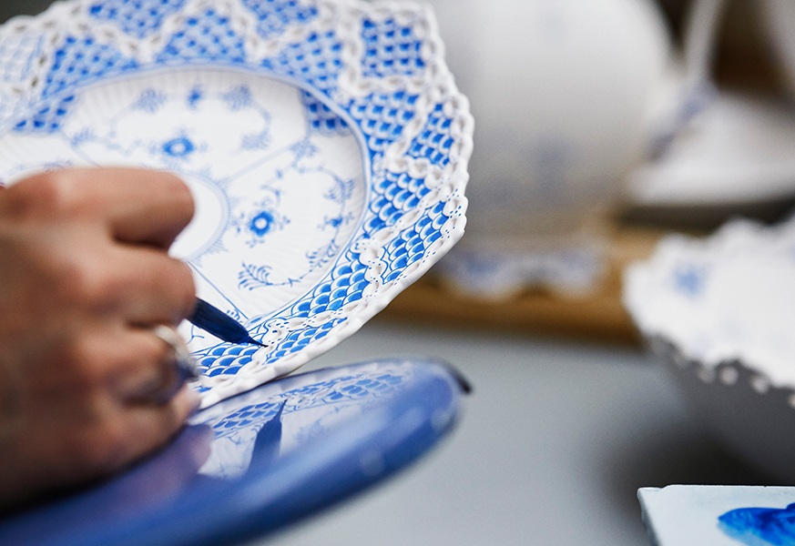 ペインターの絵付けの技を間近で体験できる プレ 250 周年の期間限定