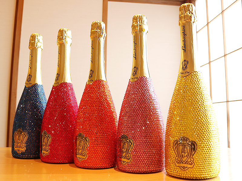 六左衛門に世界に1台だけのSWAROVSKI LAMBORGHINIアヴェンタドールが