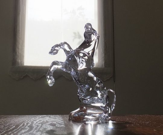 バカラの置物（いななく馬）へ名入れ刻印｜就任・退任 創業・周年記念