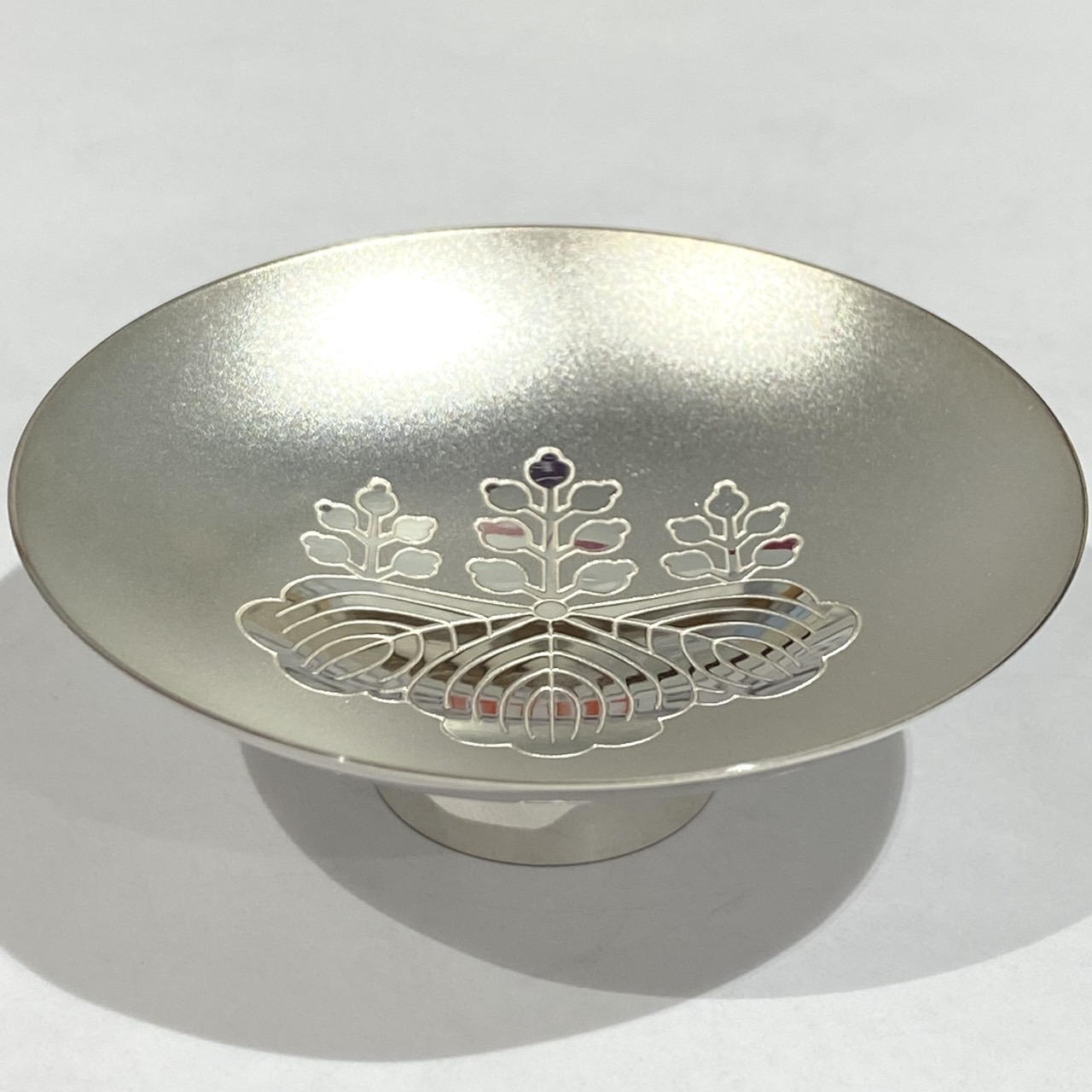 ☆皇室関係者限定☆天皇家 菊花紋章入り 陶器製小皿（高杯）