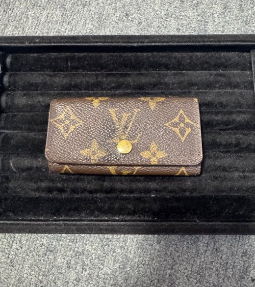 未使用並み✨大赤字の限界価格❣️ルイヴィトン 4連キーケース