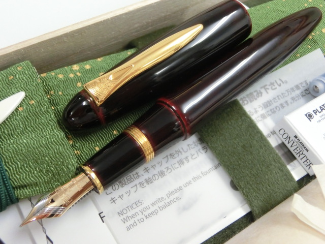PLATINUM プラチナ 出雲 溜塗り 赤溜 K18 F 万年筆を買取いたしました