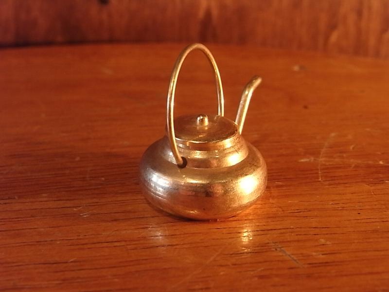 真鍮ヤカン置物、ミニチュアやかん、ドールハウス小物、テラリウム小物