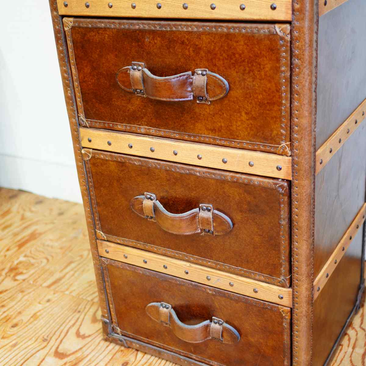 HALO 本革サイドボード ハロ トランクキャビネット レザー