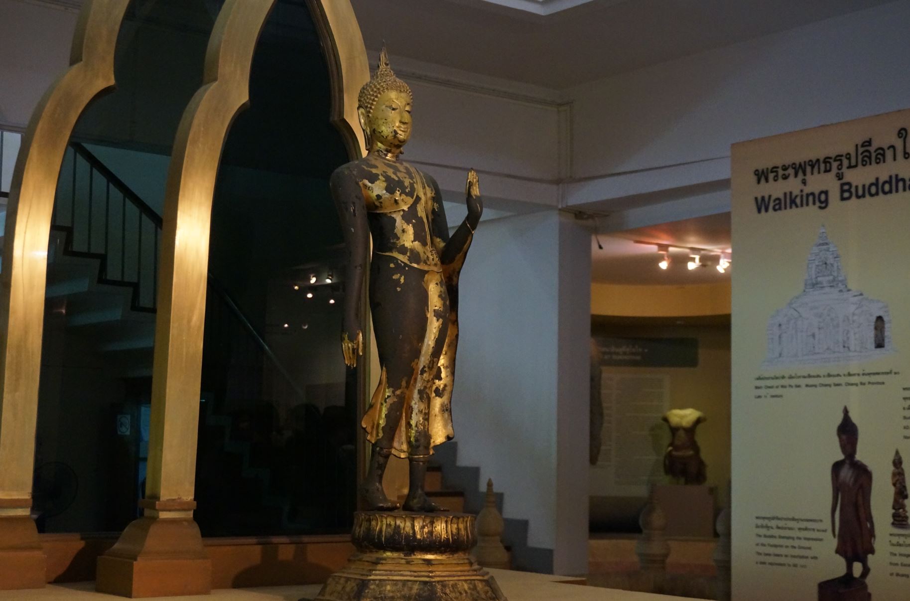 プラ・リーラ（遊行仏）】 พระลีลา 石仏/携行仏/スコタイ朝 プラ