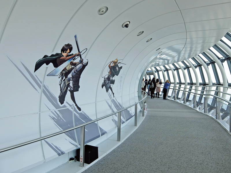 東京スカイツリー／350m級「進撃の巨人」、展望回廊に出現 | 流通ニュース