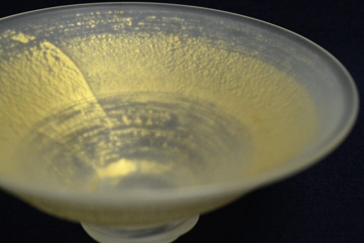 藤田喬平 作 『手吹金彩茶碗』 ｜骨董品買取 緑和堂