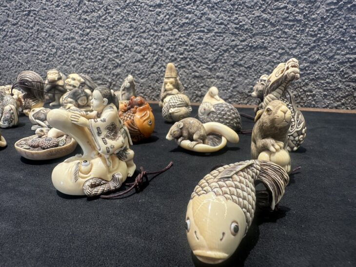 カバ牙製 根付 犬を抱く唐子 提物 骨董品 古美術 置物 天然