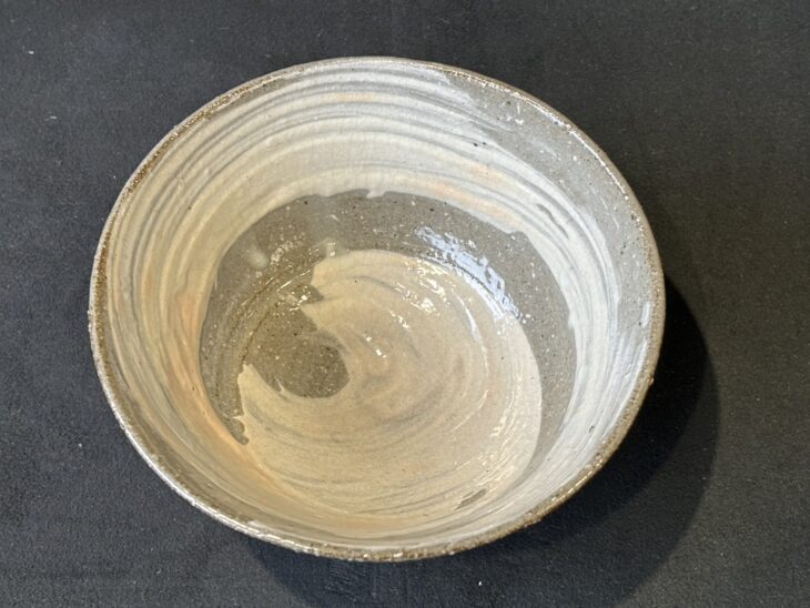 八代 吉向十三軒 『刷毛目宝尽し茶碗』 ｜骨董品買取 緑和堂