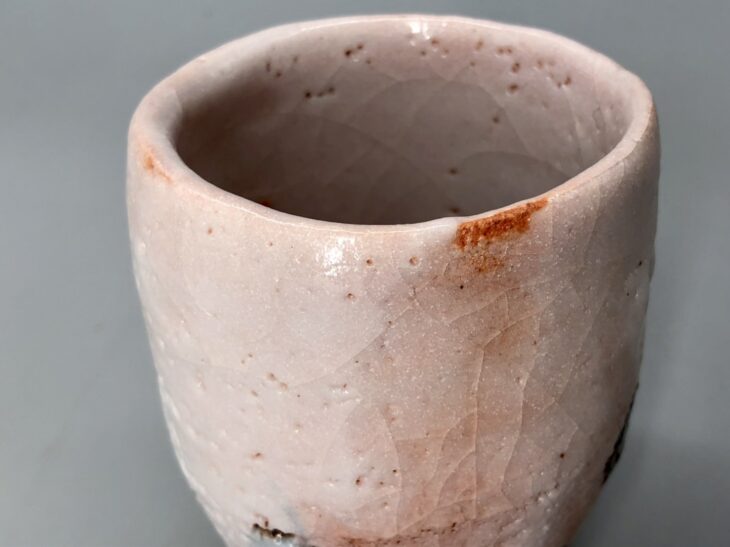 加藤孝造 作『志野湯呑』 ｜骨董品買取 緑和堂